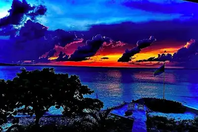 Image de Cottage style living directly on the Ocean