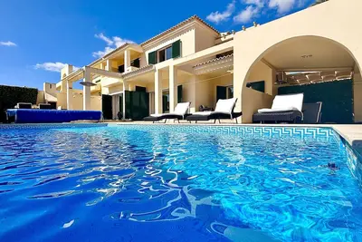 Image de Vilamoura Amazing Golf Villa 3 With Pool by Homing