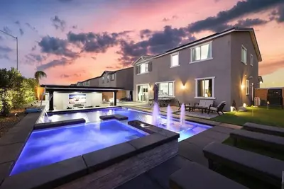 Image de Resort Game Room Heated SwimUpBar Geyser Mini Golf