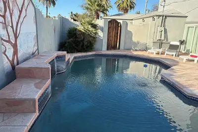 Image de Crystal Pool Studio Kitchen Swimming Walk Downtown Stadiums Convention Ctr Arts