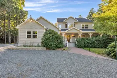 Image de Anne's Oceanfront House - Acadia National Park Region 5 Bedroom 7 beds 3. 5 Baths