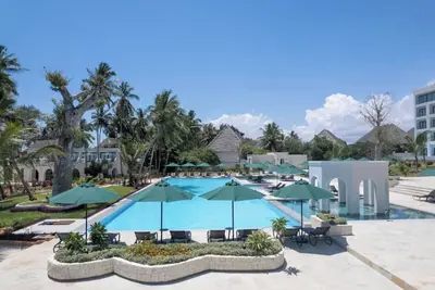 Image de Spacious Jacuzzi Haven w/ Garden & Breakfast: Visit Kiwengwa Caves & Forest