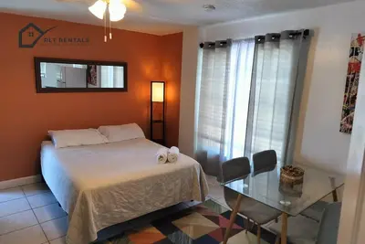 Modern Studio in Hollywood 124