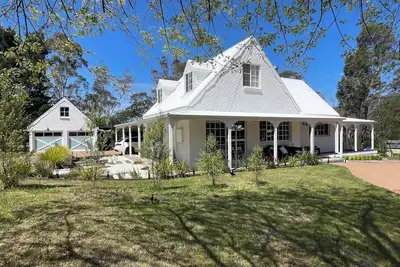 Image de Serene original country cottage nestled on 2 acres in the Nsw Southern Highlands