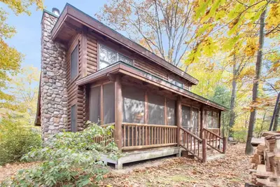 Image de Peaceful Cabin 5 mins to downtown Saugatuck w/ Lake Access, Firepit & Grill