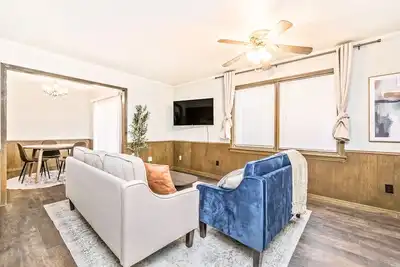 Image de 3/3 Data Center Ready Home / Private Suites / 1g WiFi / 2 Car Garage / Blackouts