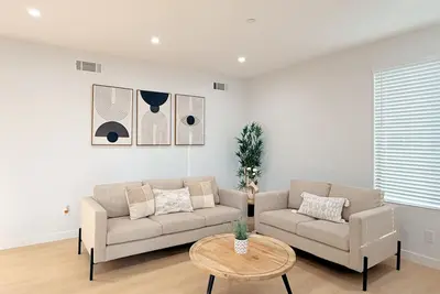 Image de Brand New 3br Home Fast WiFi • Parking • Near Pasadena