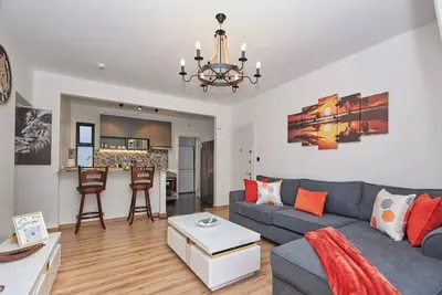 Image de Appartement Sunset Escape moderne et spacieux de deux chambres dans la ville de Tatu