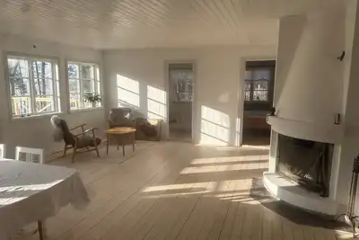 Image de Nyrenoverat hus med sjöutsikt och bryggplats. 4 sovrum i Vaxholm
