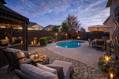 Image de Castlemore Luxury | Poolside Retreat