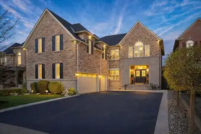 Image de Private 2-Bedroom + Den Guesthouse | Fireplace