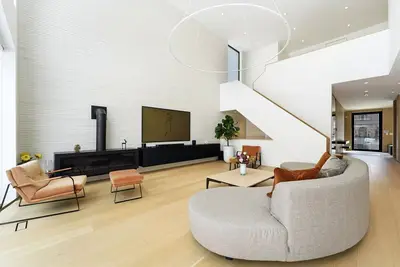 Image de 6000sqft Forest Hill new build (2025) elevator rooftop 5 ensuite Ev