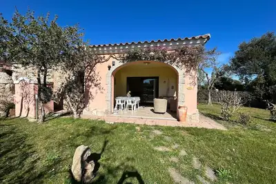 Image de Villa avec jardin au centre, terrasse privée, jardin privé et climatisation