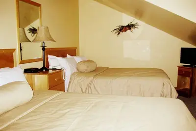 Image de Charming Loft Rooms with Fireplace at Cochrane, Ontario