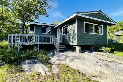 Image de Rustic Cottage Rental with Lake Views of Georgian Bay in Carling, Ontario