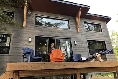 Image de Stunning Lakeside Cabin in McKellar, Ontario - The Ultimate Glamping Getaway Destination