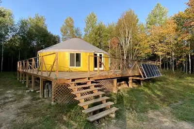 Image de Eco-Friendly Yurt Ideal for Glamping in Ontario
