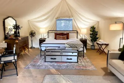 Image de Fully-Equipped, Luxury, Bragg Creek Bell Tent in Alberta, Canada