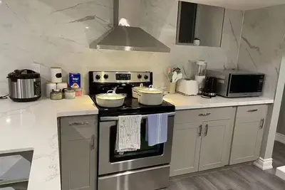 Image de Bright & Cozy Basement Retreat in Oshawa, Canada