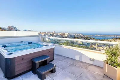 Image de Mellieħa 2br Apt | Rooftop Hot Tub & View