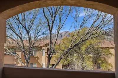 Image de 2nd floor includes many personal touches and upgrades making a Perfect rental