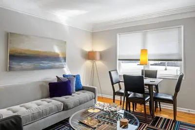 Image de (B2bB) Enjoy a Full Kitchen in an Affordable Condo near Peachtree Street