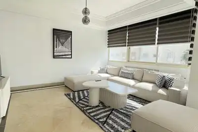 Image de Black & White: Modern & Spacious