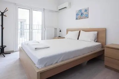 Image de Trendy Cozy 2 Bd Apt in Panormou Metro Station