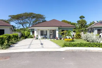 Draxhall~Beach Access~Gated Community~Full Air Con