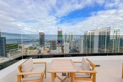 Image de Luxury Resort-Style Condo at District 225 Miami