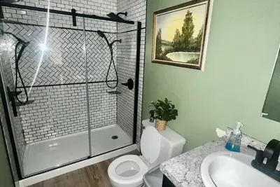 Image de NewBuild Designer 3br Retreat w/Luxury Master Suite, ExpansiveYard & Private Deck