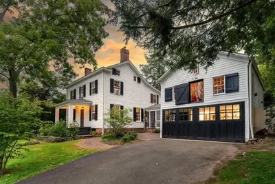 Image de Historic Canal Home on Nature Preserve