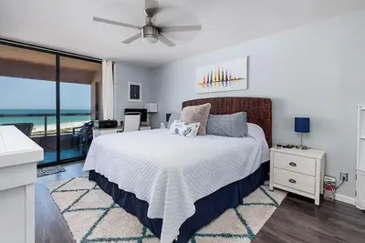 Image de 2-bedroom beachfront condo in beautiful Sand Key, 4 mins south of Clearwater