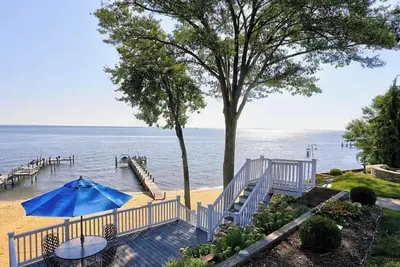 Image de Pasadena Waterfront Home with Private Beach