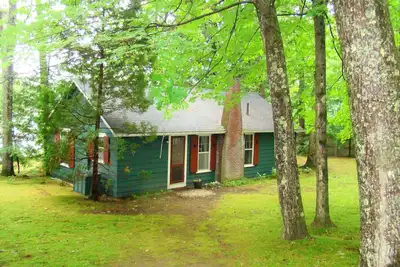 Image de Shadbush Cove Cottage with guest cottage