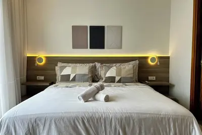 Image de Val d'Or 3br - Garden & Beach Access