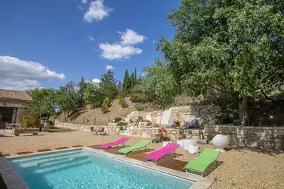 Image de La Maison de Laure, une maison de vacances pour 4 personnes avec piscine privée à Saint-Remy-de-Provence