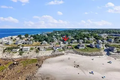 Image de Charming waterfront 3-bedroom house on White Horse Beach