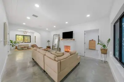 Image de Miami 3 bd/2 ba zen retreat w/ huge yard & parking. central to Wynwood & Design