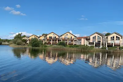 Image de Lakeside apartment with enclosed garden, dog allowed, electric charger