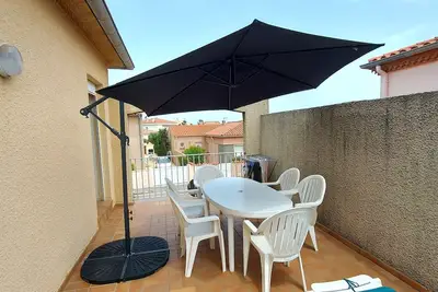 Image de 200m mer port 2ch terrasse privative 1er étage sur demande animaux. wifi parking