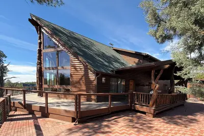Image de Welcome to Loving Lodge, a romantic mountain retreat in Strawberry and Pine.