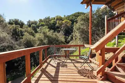 Image de Artistic Dragonfly House with deck + private creek and trails to explore!