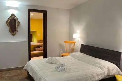 Image de A Yellow Primrose in the hamlet