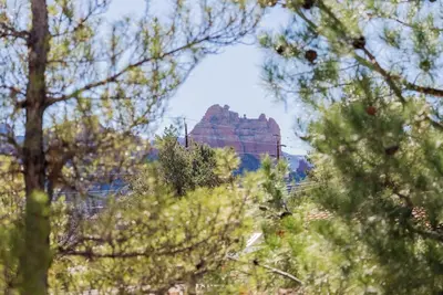 Image de Uptown Gem | Snoopy Rock Views | Walk to Shops