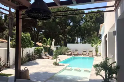 Image de Beautyful 5-bedroom villa in serene Marbella with Ac