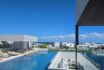 Image de Playa's Golden Area- 2br2ba modern tropical retreat, beach, Infinite Pool, Gym
