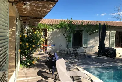 Image de Maison avec piscine, climatisée, à 150 m du centre de Lourmarin