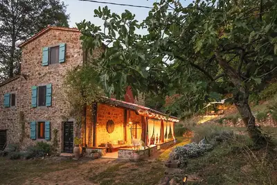 Image de Charming Villa in the peaceful green heart of Tuscany.