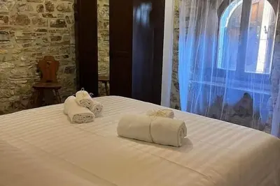 Image de A White Primrose in the hamlet